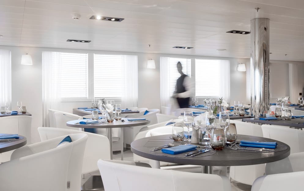 Ponant, Le Lyrial Grill Restaurant 02 ©PONANTFrançois Lefebvre.jpg